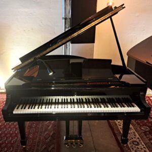 Steinway S