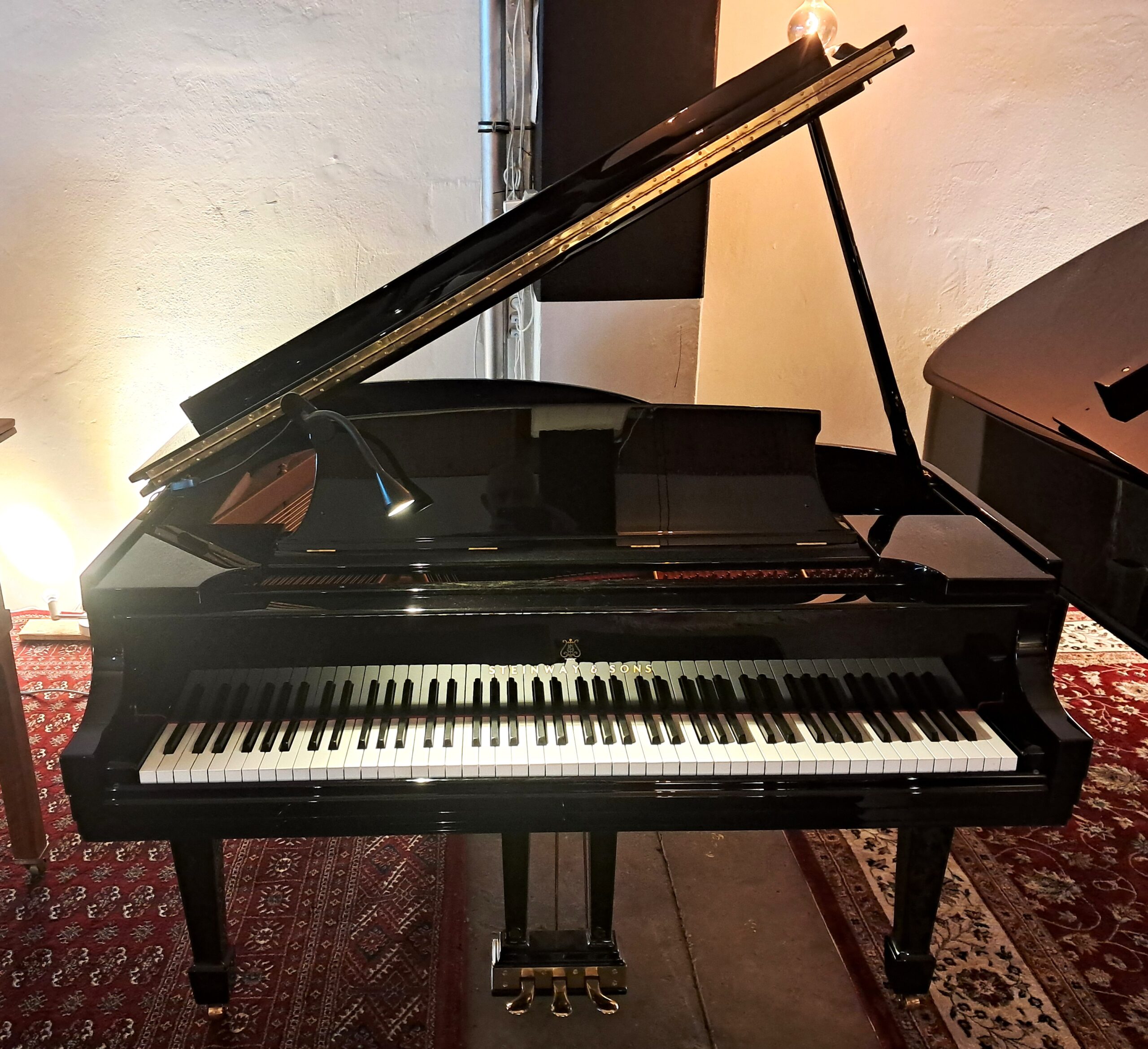 Steinway S
